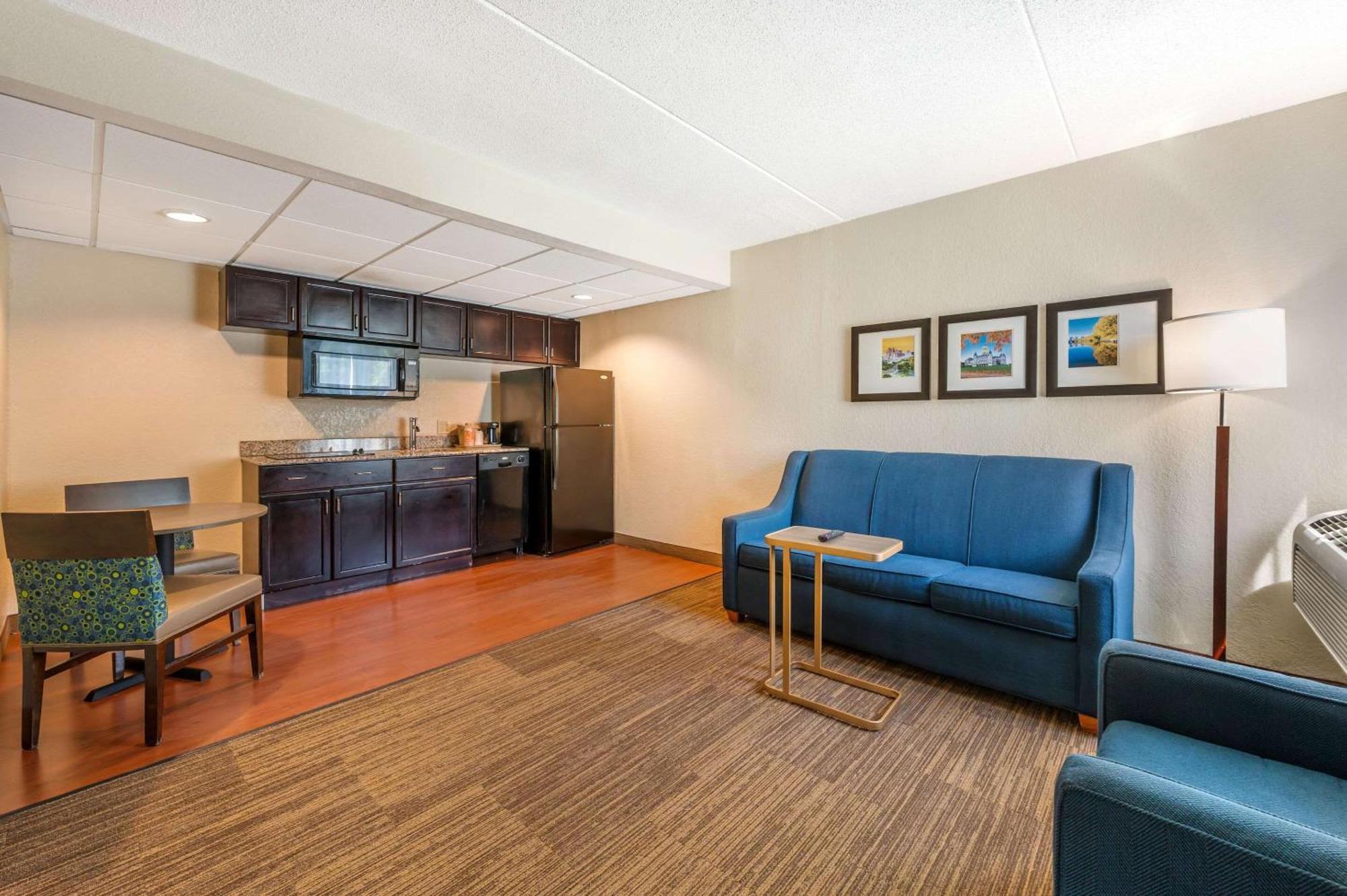 Comfort Inn & Suites East Hartford - Hartford Экстерьер фото