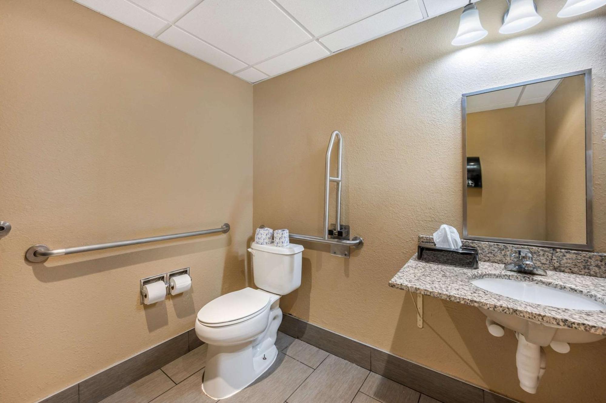 Comfort Inn & Suites East Hartford - Hartford Экстерьер фото