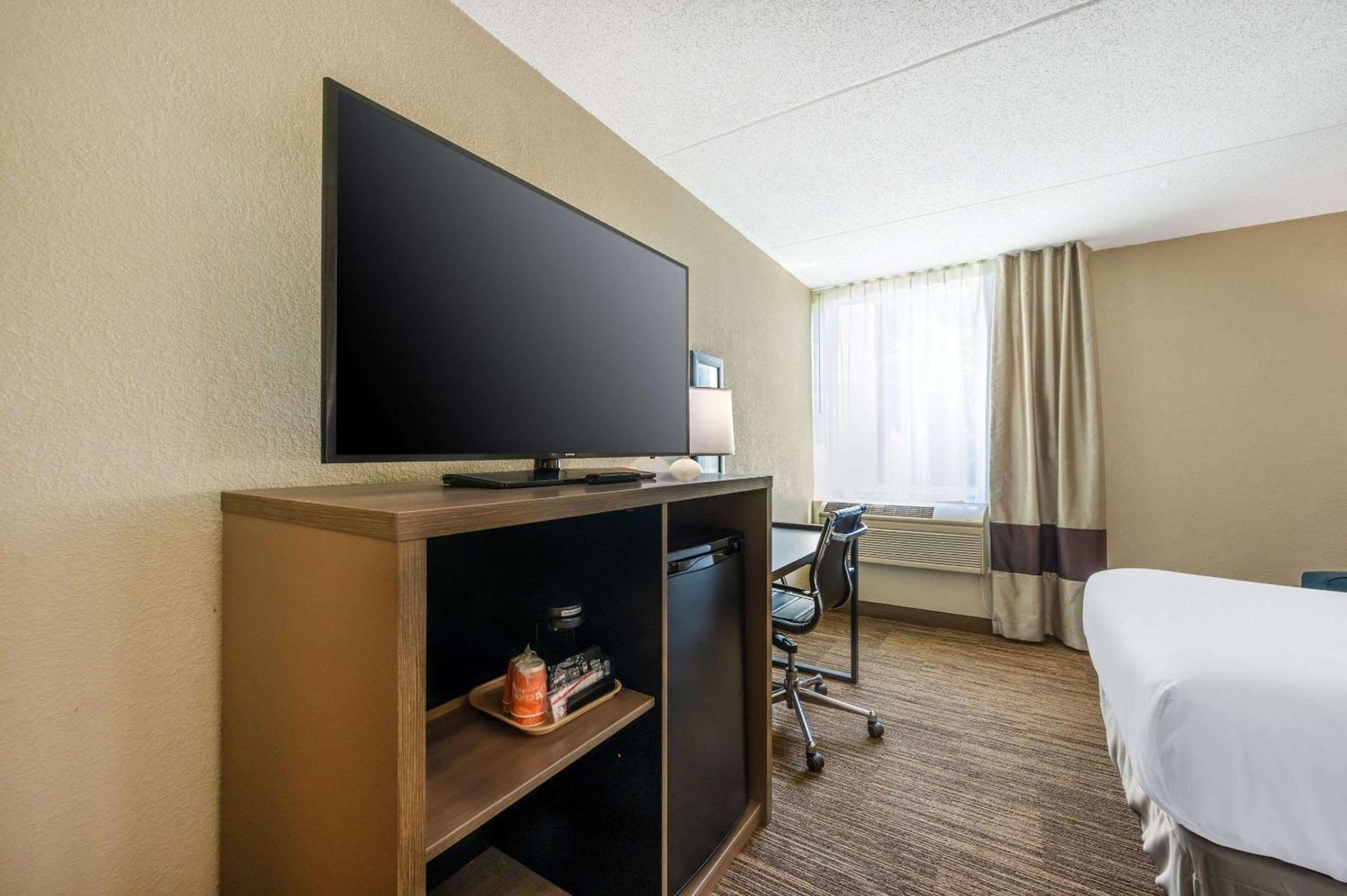 Comfort Inn & Suites East Hartford - Hartford Экстерьер фото